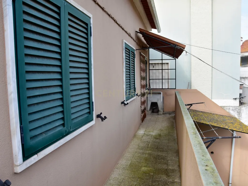 Espetacular Moradia T10 com Terraço e Vista em Setúbal - Image 17