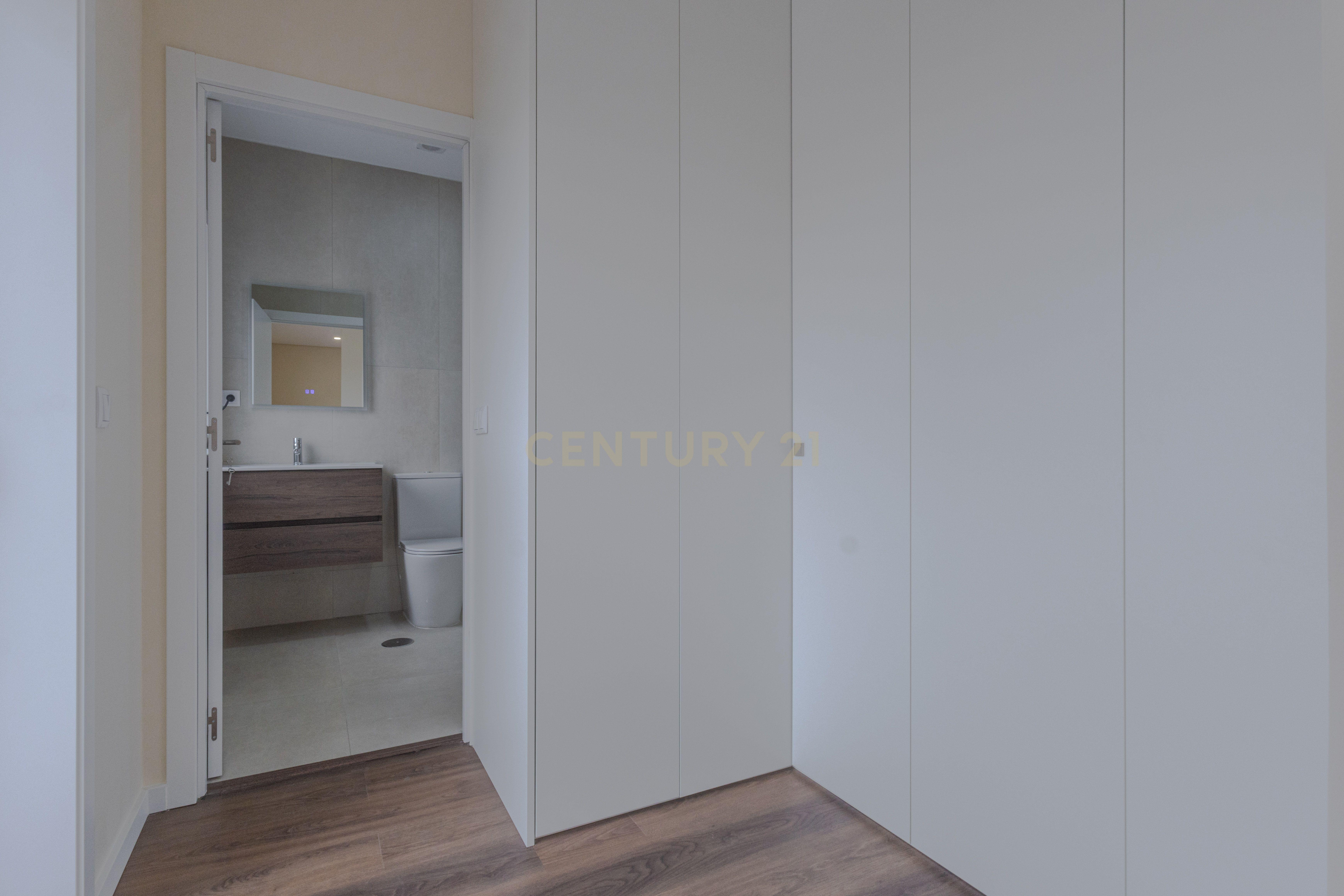 Fotografia 3 de Apartamento T2 Novo com Varanda e Lugar Duplo de Garagem