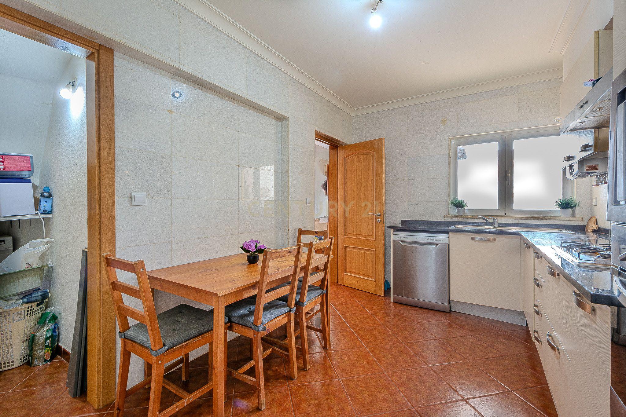 Moradia T2 com Garagem e Logradouro - Ferreiras, Albufeira - Image 11