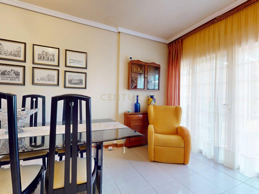 Apartamento Espaçoso com Vista para a Cidade e Montanha em Madrid - Image 15