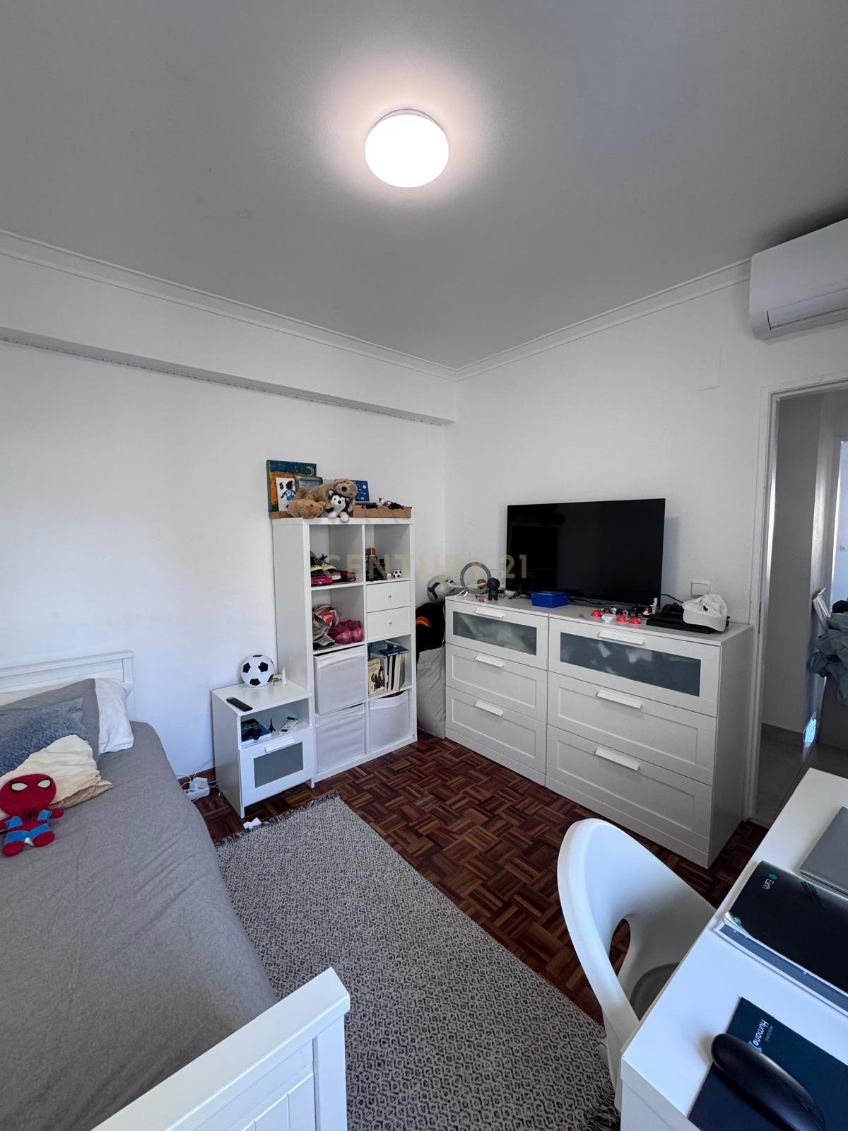 Fotografia 6 de Apartamento T3 renovado com vista mar junto a Cascais
