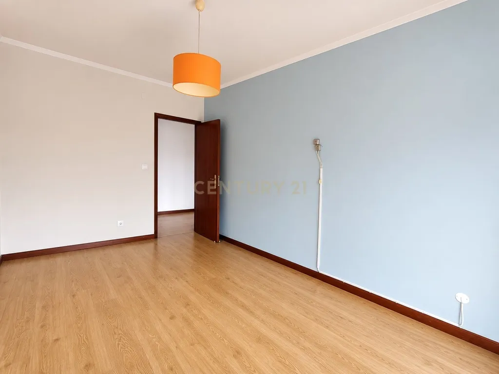 Apartamento T2 com Vista Panorâmica em Vila Nova de Gaia - Image 15