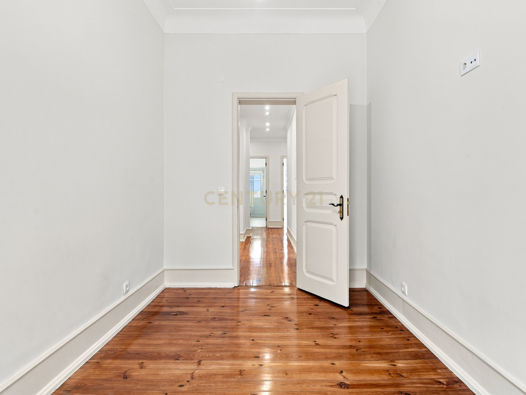 Exclusivo na Penha de França | T3 Totalmente Remodelado com Elevador, Cozinha Equipada e Logradouro Privativo de 41 m² - Image 10