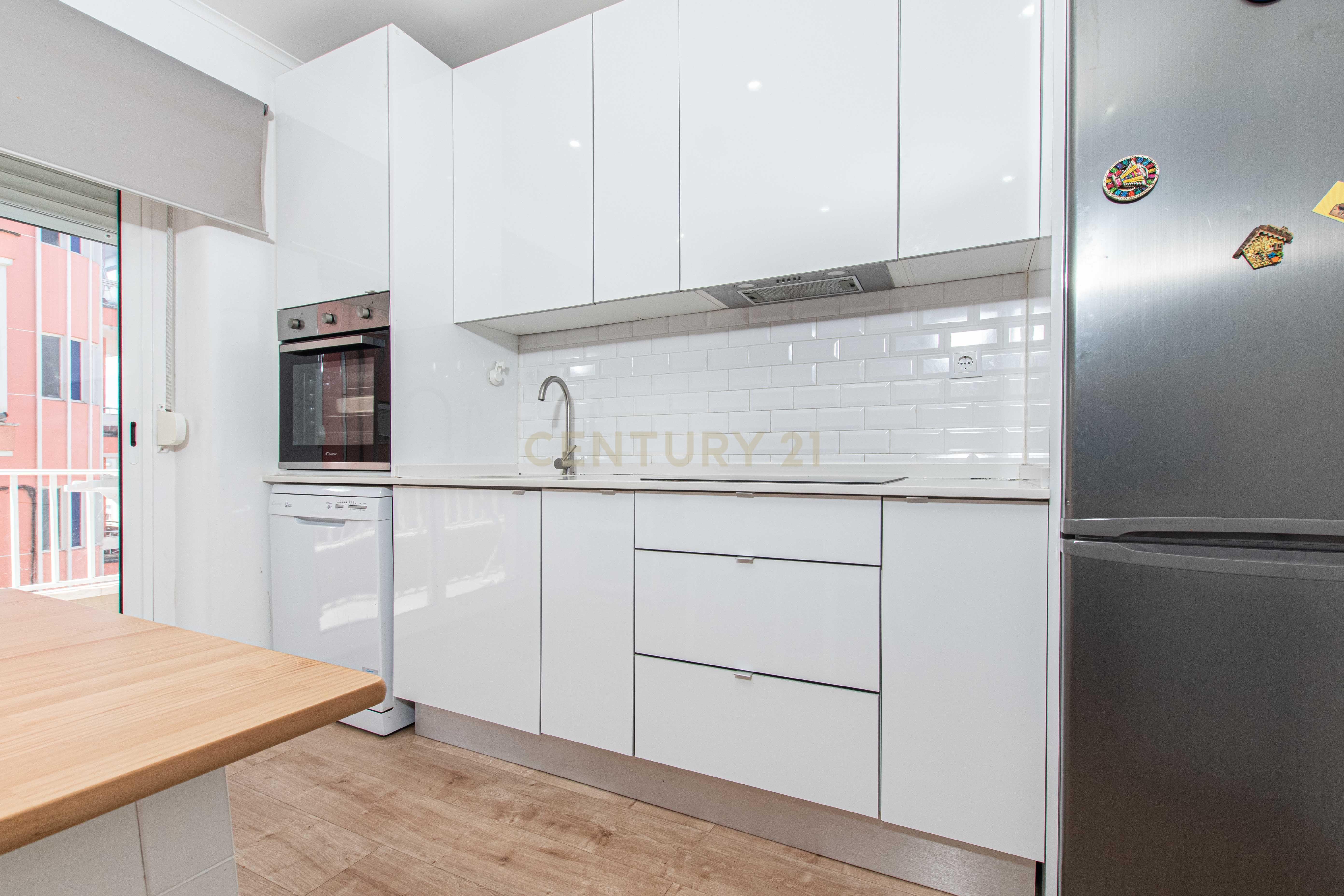 Fotografia 5 de Apartamento T3 remodelado no Casal de São Brás , Amadora
