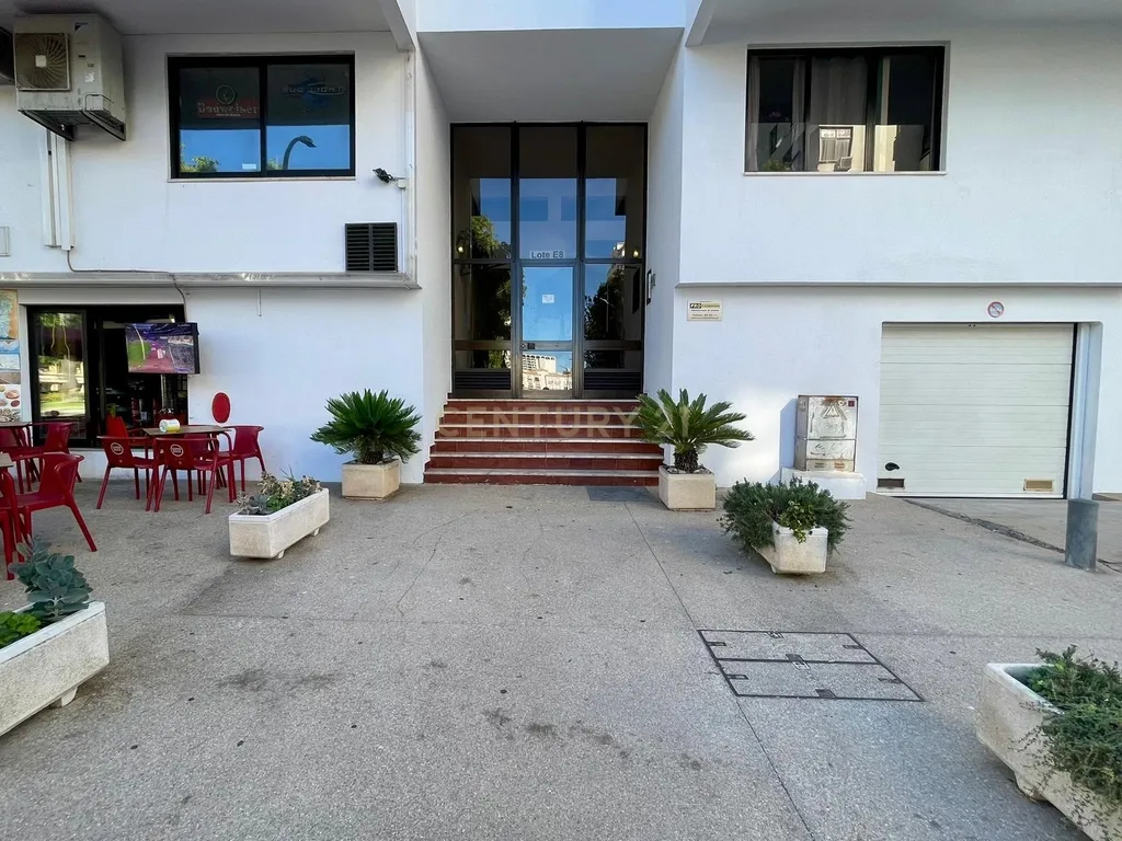 Exclusivo Apartamento T2 - Quarteira - Lugar de Garagem - Varandas - Praias - Marina Vilamoura - Image 2