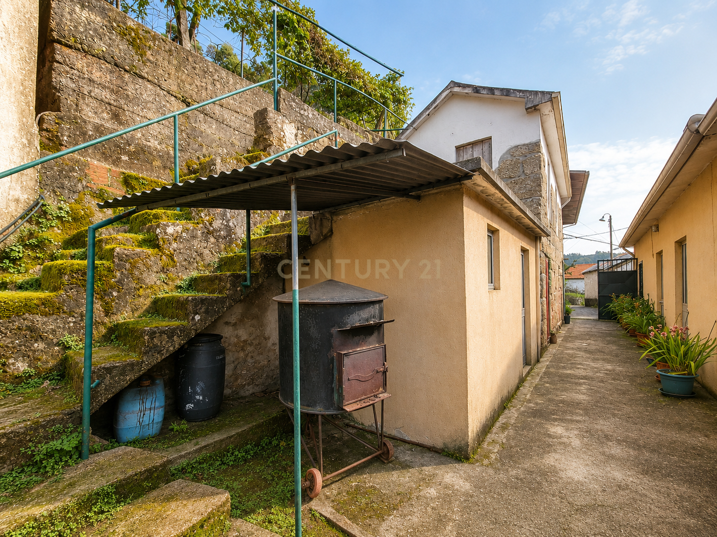 Fotografia 8 de 🏡 MORADIA TÉRREA, PENAFIEL, CAPELA 📍Apenas venda conjunta com referência C0188-01896, (Imóvel atualmente comercializado ao abrigo do Simplex) 📢 EXCELENTE OPORTUNIDADE PARA CRIAÇÃO DE PROJETO