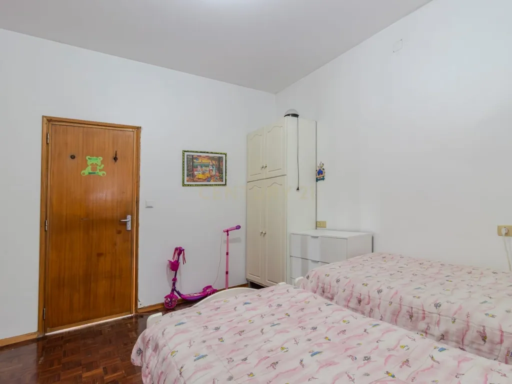 Moradia T3 + T1 + Espaço Comercial – Oportunidade Única no Centro da Vieira de Leiria - Image 26