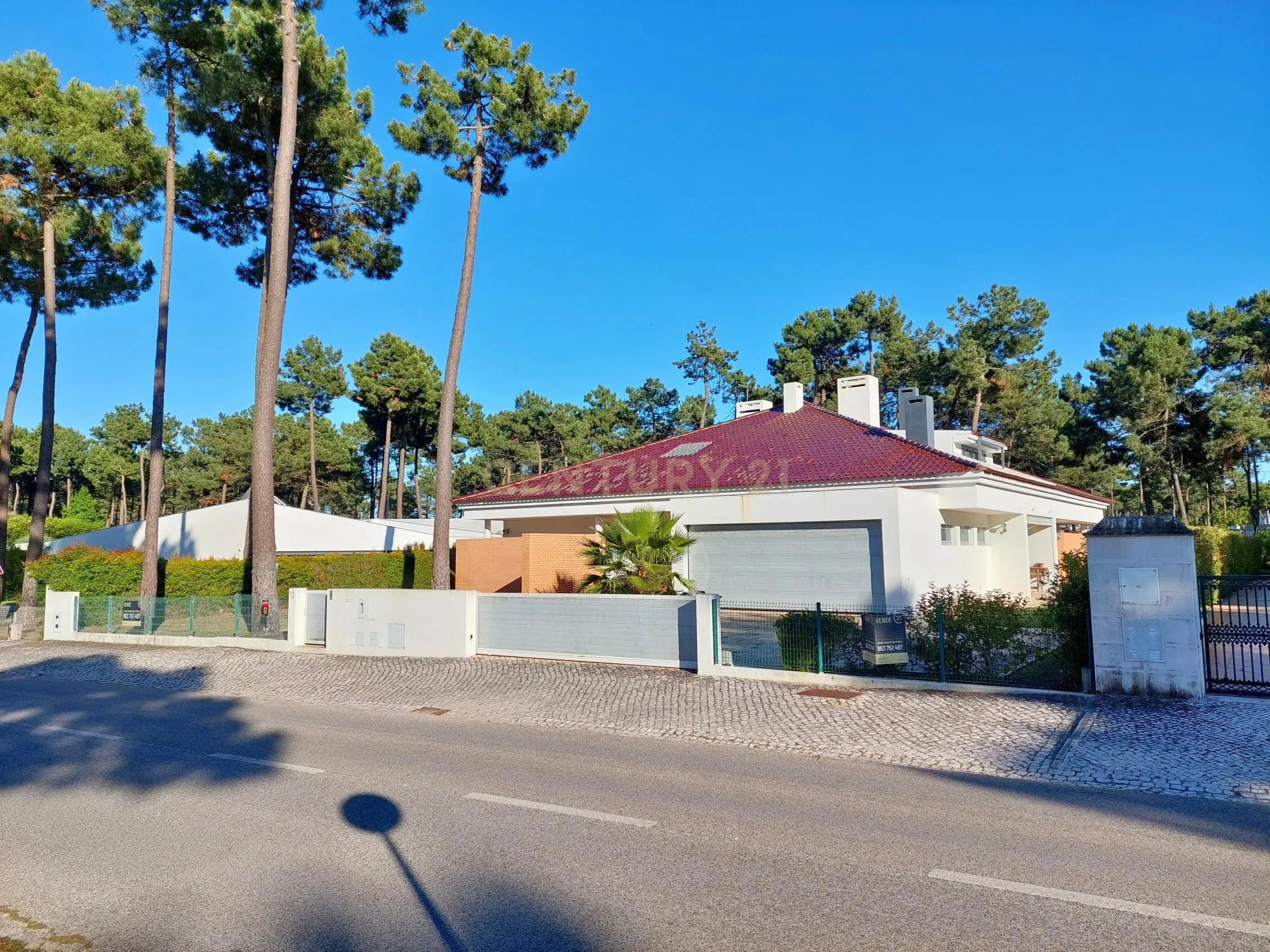 Moradia T4 | Grande terreno com 1760m2 | Piscina - Image 2