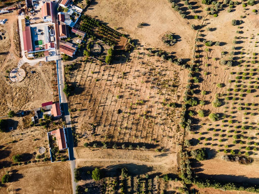 Quinta com moradia senhorial T6 e terreno de 2,49 hectares em Alcaria, Paderne, Albufeira - Image 32