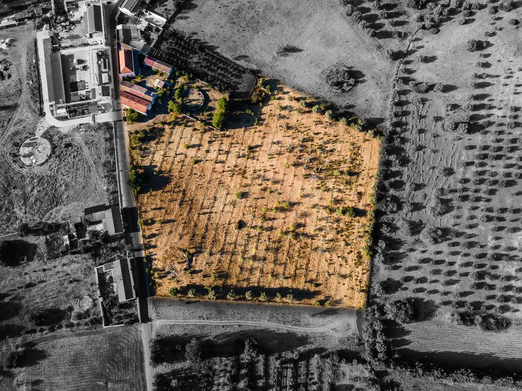 Quinta com moradia senhorial T6 e terreno de 2,49 hectares em Alcaria, Paderne, Albufeira - Image 33