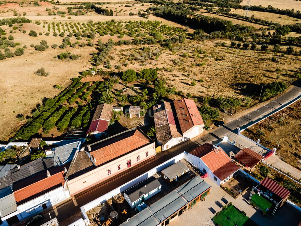 Quinta com moradia senhorial T6 e terreno de 2,49 hectares em Alcaria, Paderne, Albufeira - Image 31