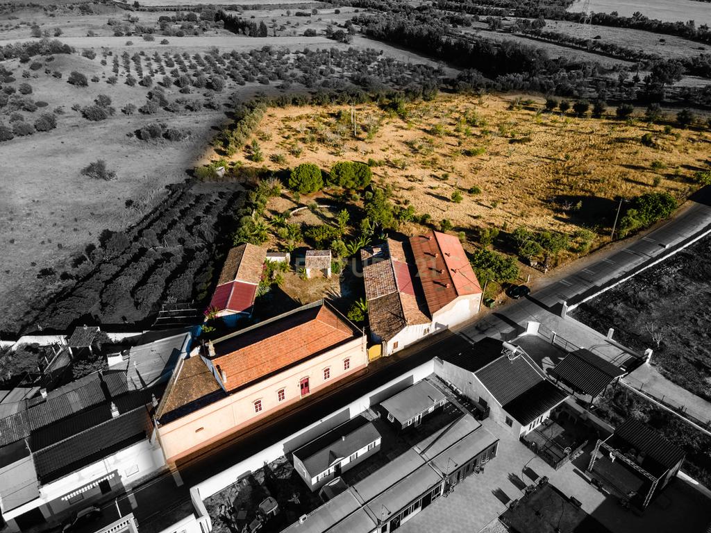 Quinta com moradia senhorial T6 e terreno de 2,49 hectares em Alcaria, Paderne, Albufeira - Image 35