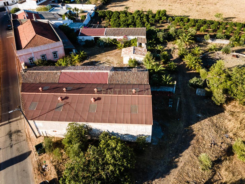 Quinta com moradia senhorial T6 e terreno de 2,49 hectares em Alcaria, Paderne, Albufeira - Image 37