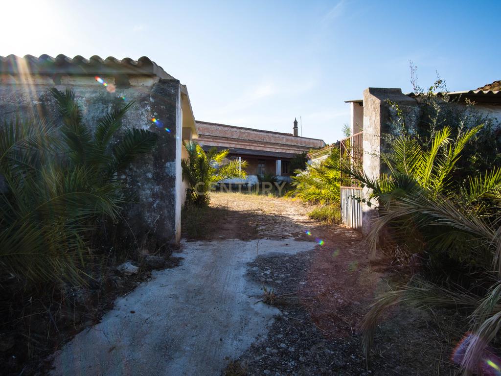 Quinta com moradia senhorial T6 e terreno de 2,49 hectares em Alcaria, Paderne, Albufeira - Image 21