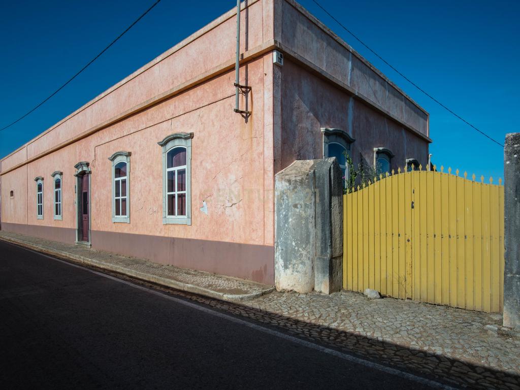 Quinta com moradia senhorial T6 e terreno de 2,49 hectares em Alcaria, Paderne, Albufeira - Image 2