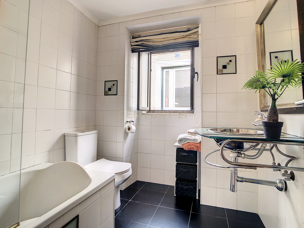 Apartamento T1 - Centro Histórico Nazaré - 50m da Praia - Image 1