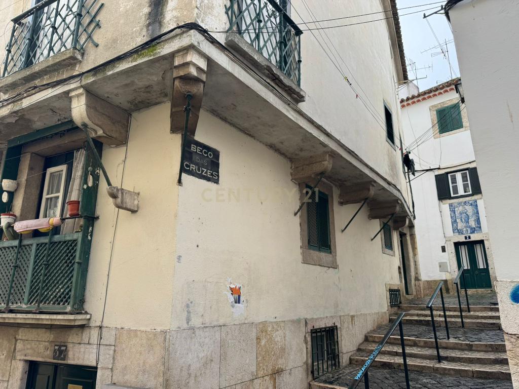 Apartamento T0 em Alfama, Lisboa – Investimento com Potencial e Rentabilidade Atrativa - Image 3