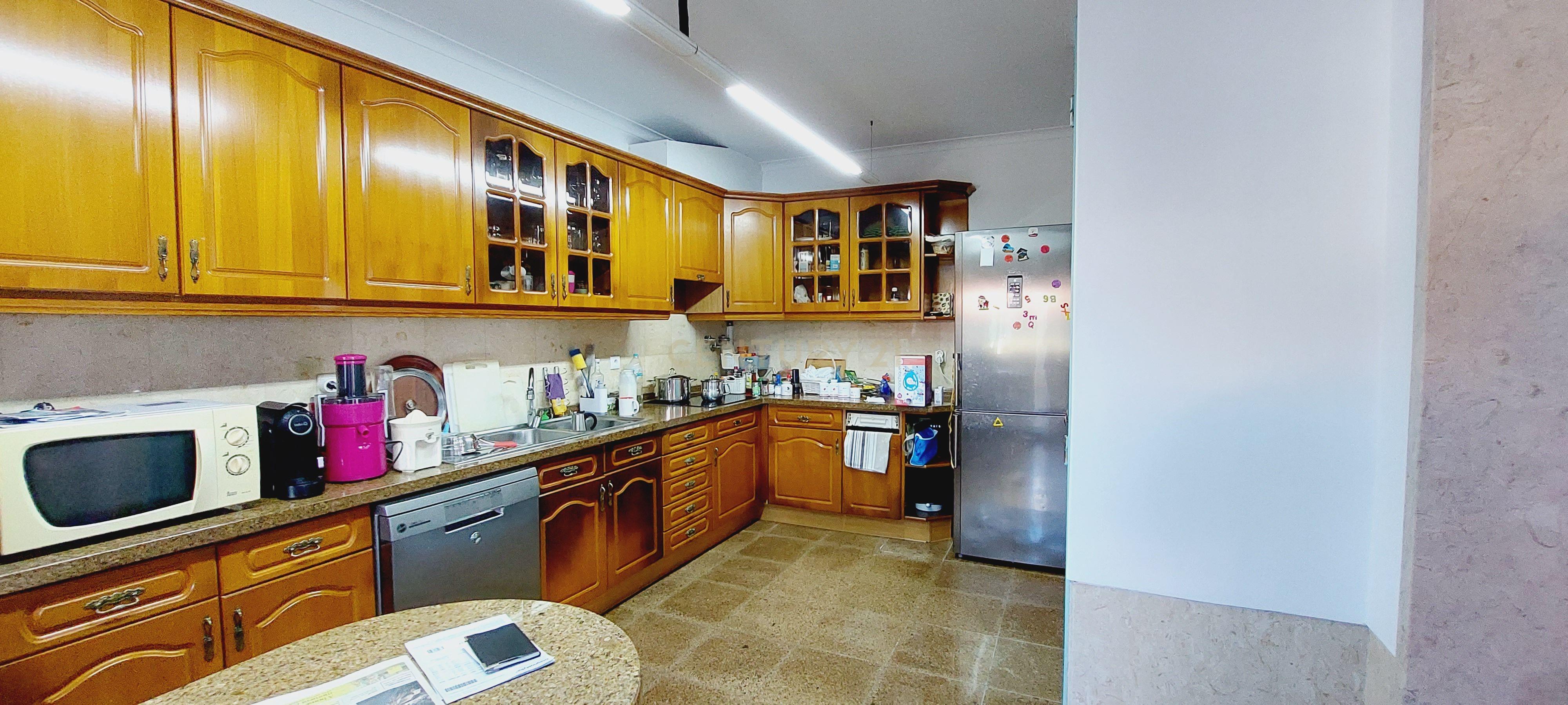 Moradia com 5 quartos e garagem para 3 viaturas - Image 7