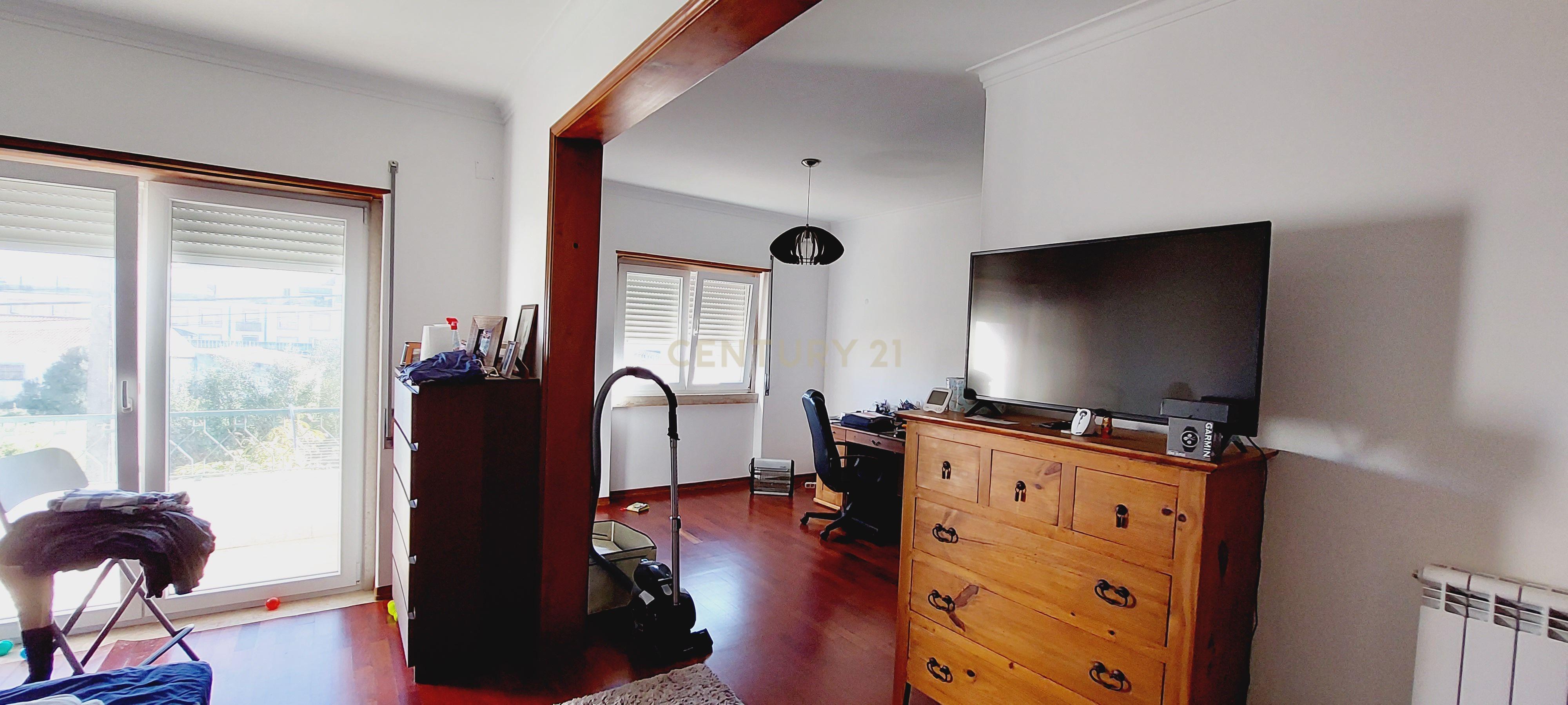 Moradia com 5 quartos e garagem para 3 viaturas - Image 14