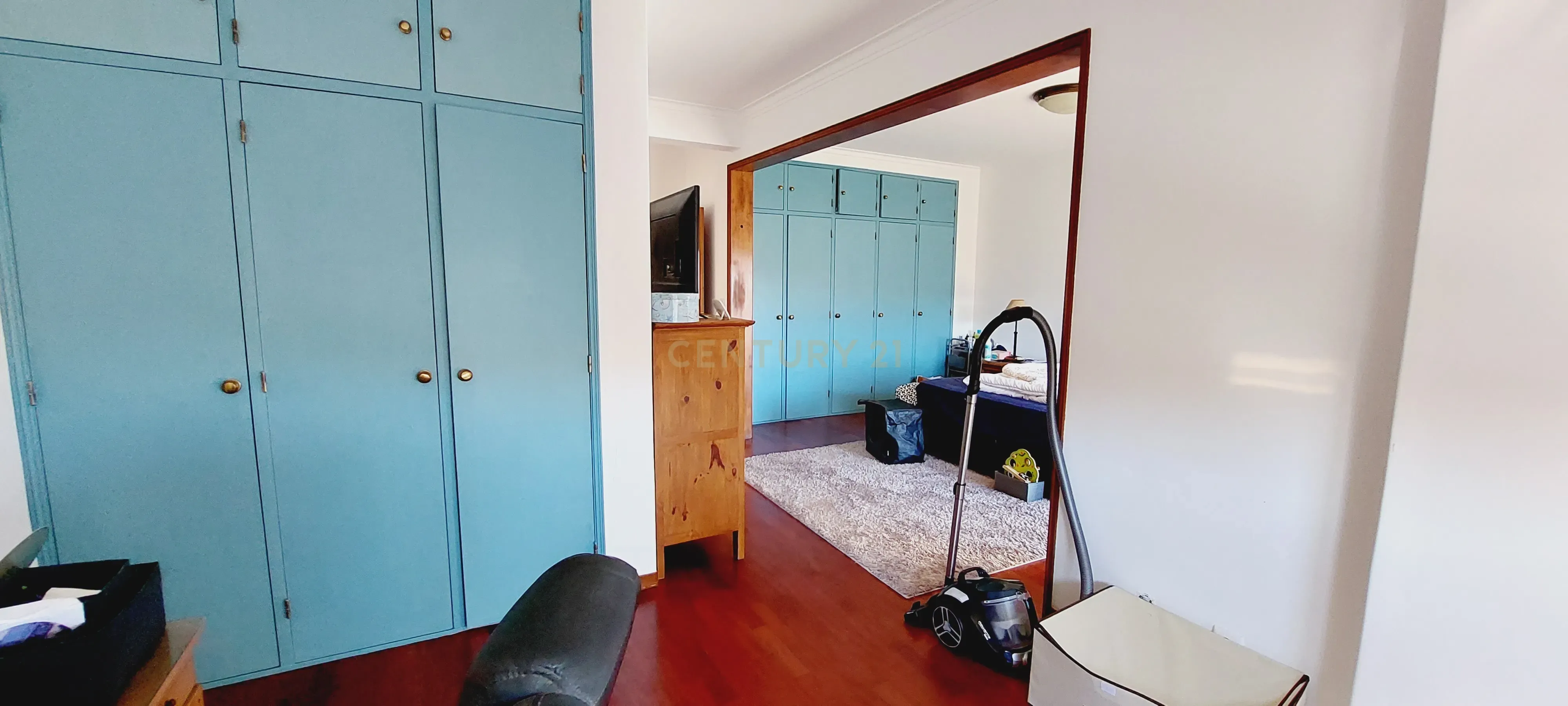 Moradia com 5 quartos e garagem para 3 viaturas - Image 13