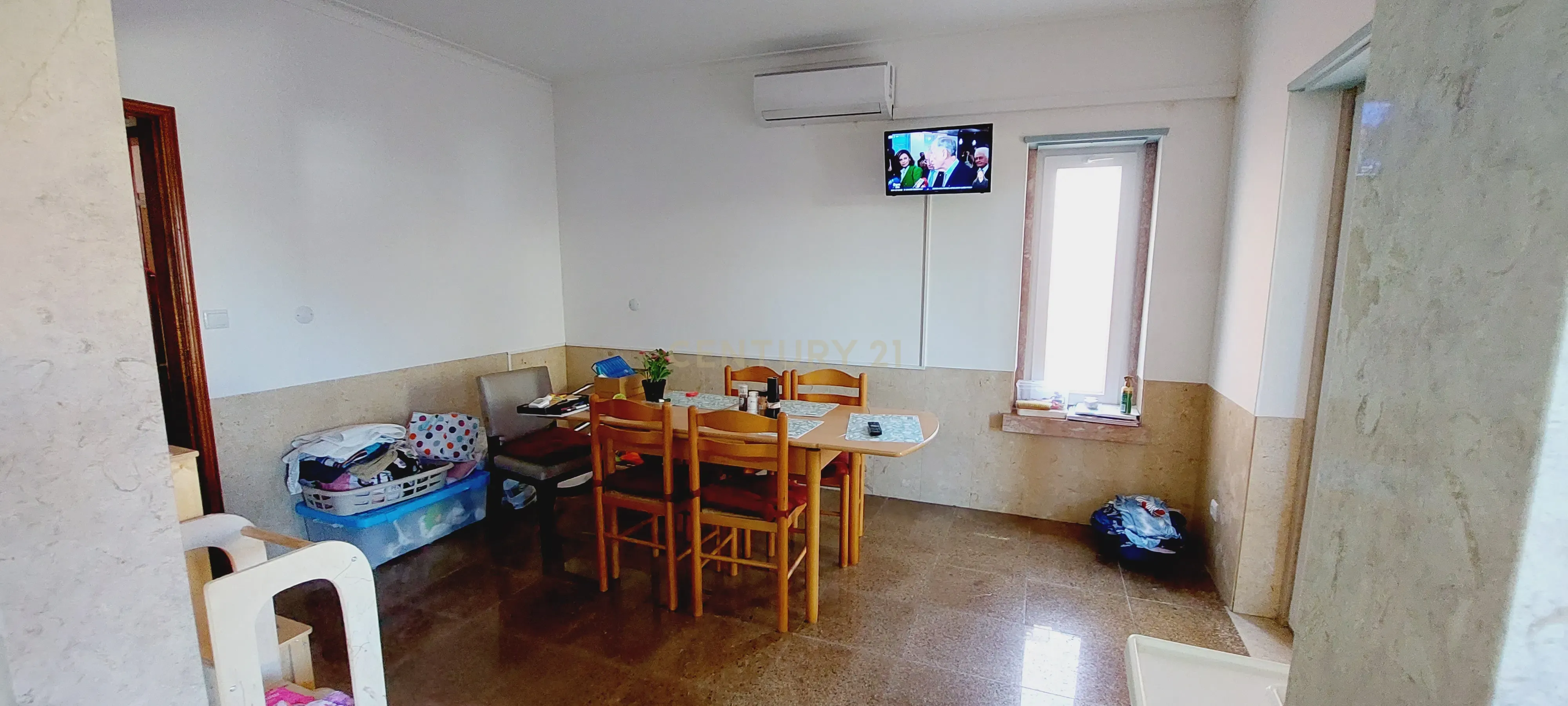 Moradia com 5 quartos e garagem para 3 viaturas - Image 9
