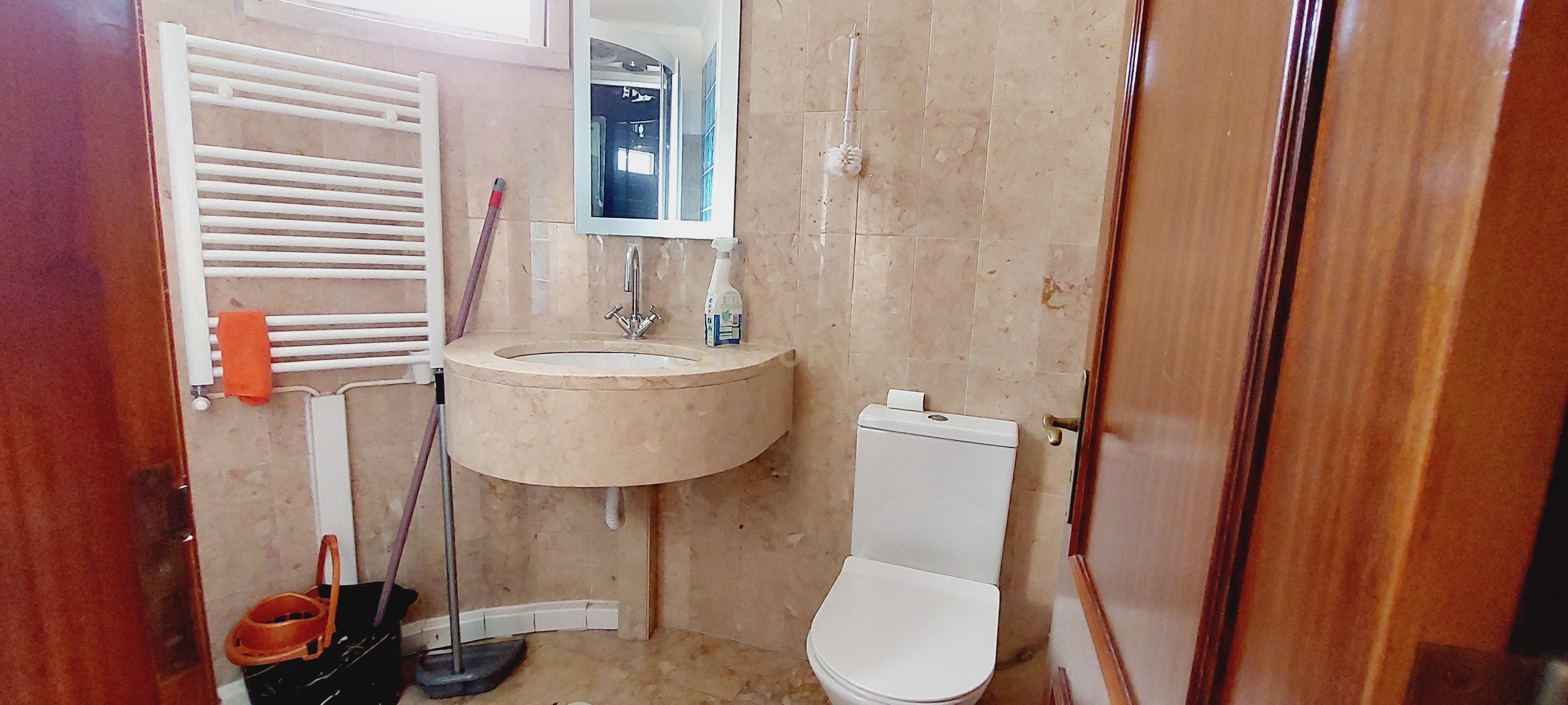 Moradia com 5 quartos e garagem para 3 viaturas - Image 17