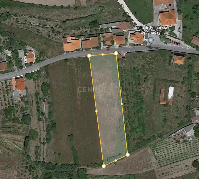 Terreno para construção com quatro mil metros quadrados, perto da Junta de Freguesia das Alhadas e Jardim-Escola João de Deus nas Alhadas, Figueira da Foz. - Image 1