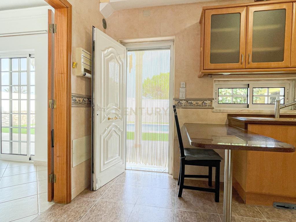 Moradia T4 Almada I Vale Flores I Piscina I Garagem - Image 20