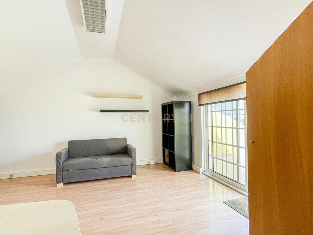 Moradia T4 Almada I Vale Flores I Piscina I Garagem - Image 35