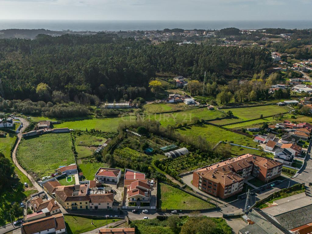 Magnífica moradia com 4 frentes em Vila Nova de Gaia - Image 35