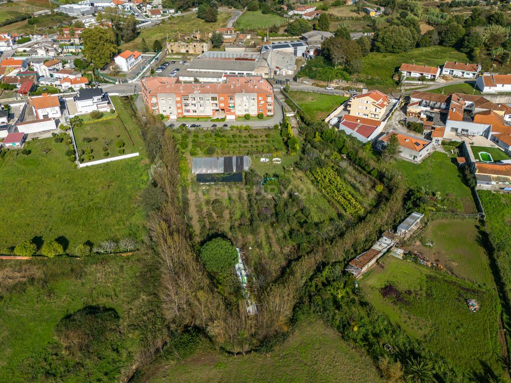 Terreno Rústico com árvores de Fruto em Serzedo Vila Nova de Gaia - Image 1
