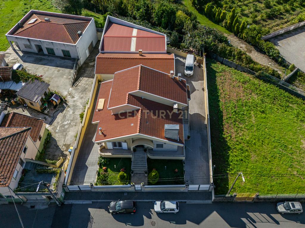 Magnífica moradia com 4 frentes em Vila Nova de Gaia - Image 33