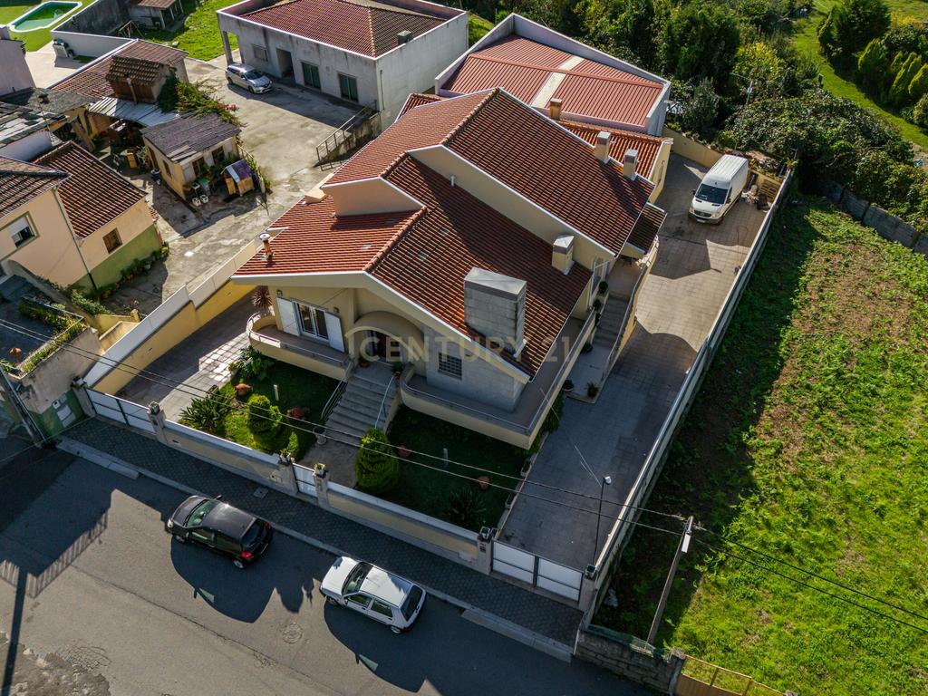 Magnífica moradia com 4 frentes em Vila Nova de Gaia - Image 34