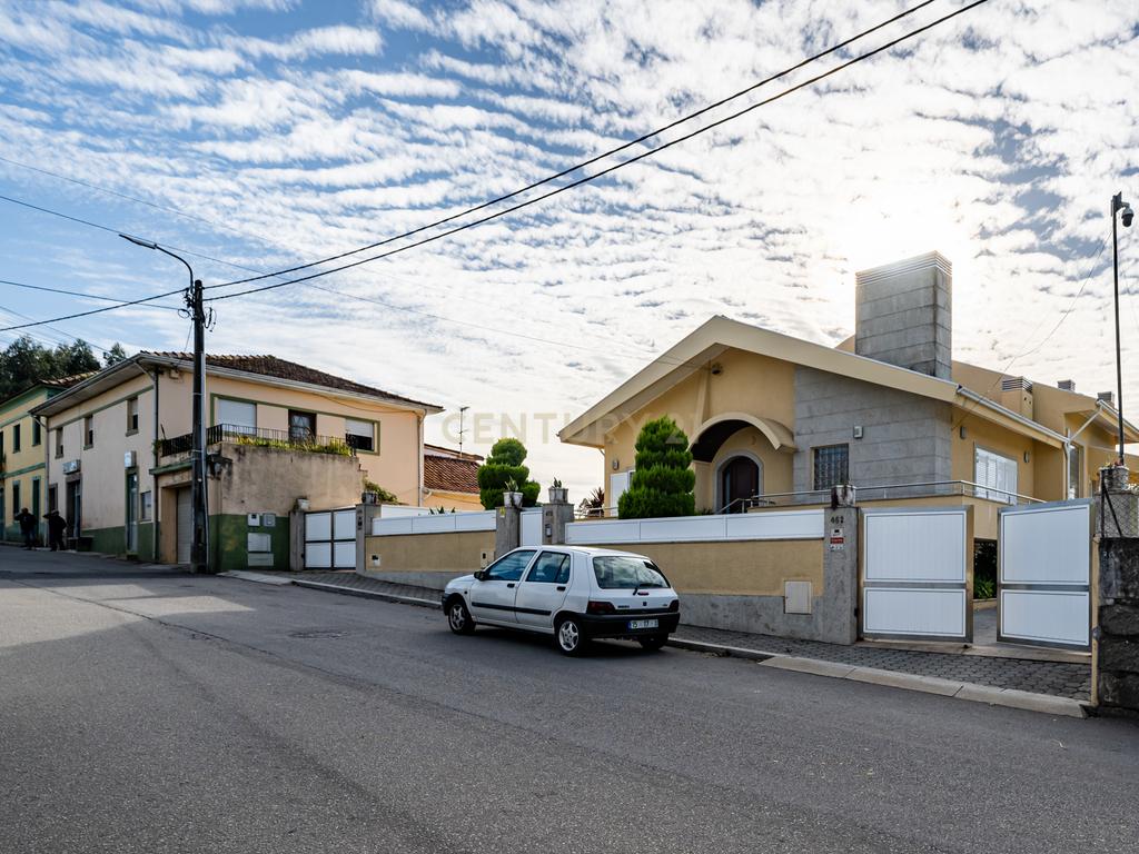 Magnífica moradia com 4 frentes em Vila Nova de Gaia - Image 32