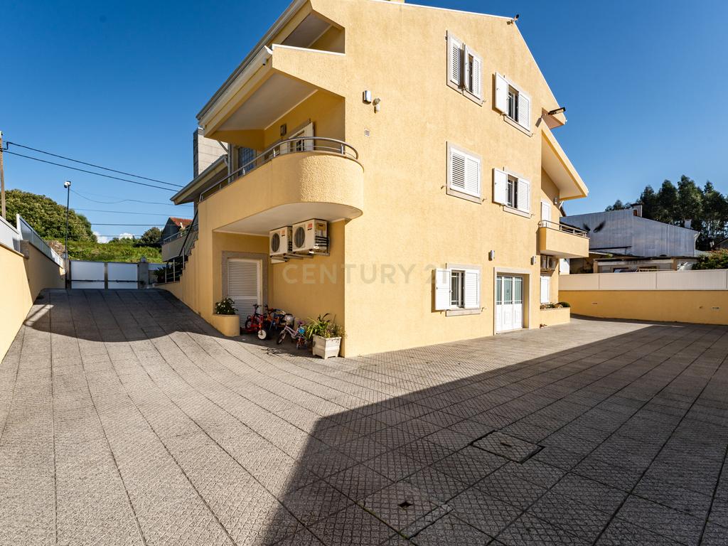 Magnífica moradia com 4 frentes em Vila Nova de Gaia - Image 31