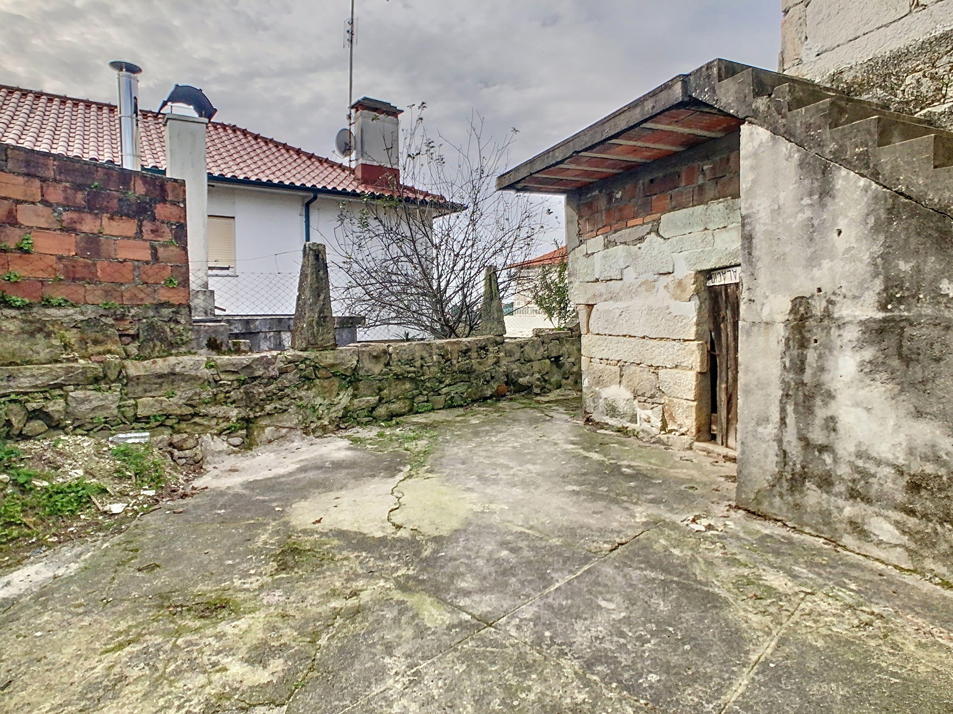 Moradia em Anha para restauro - Image 5