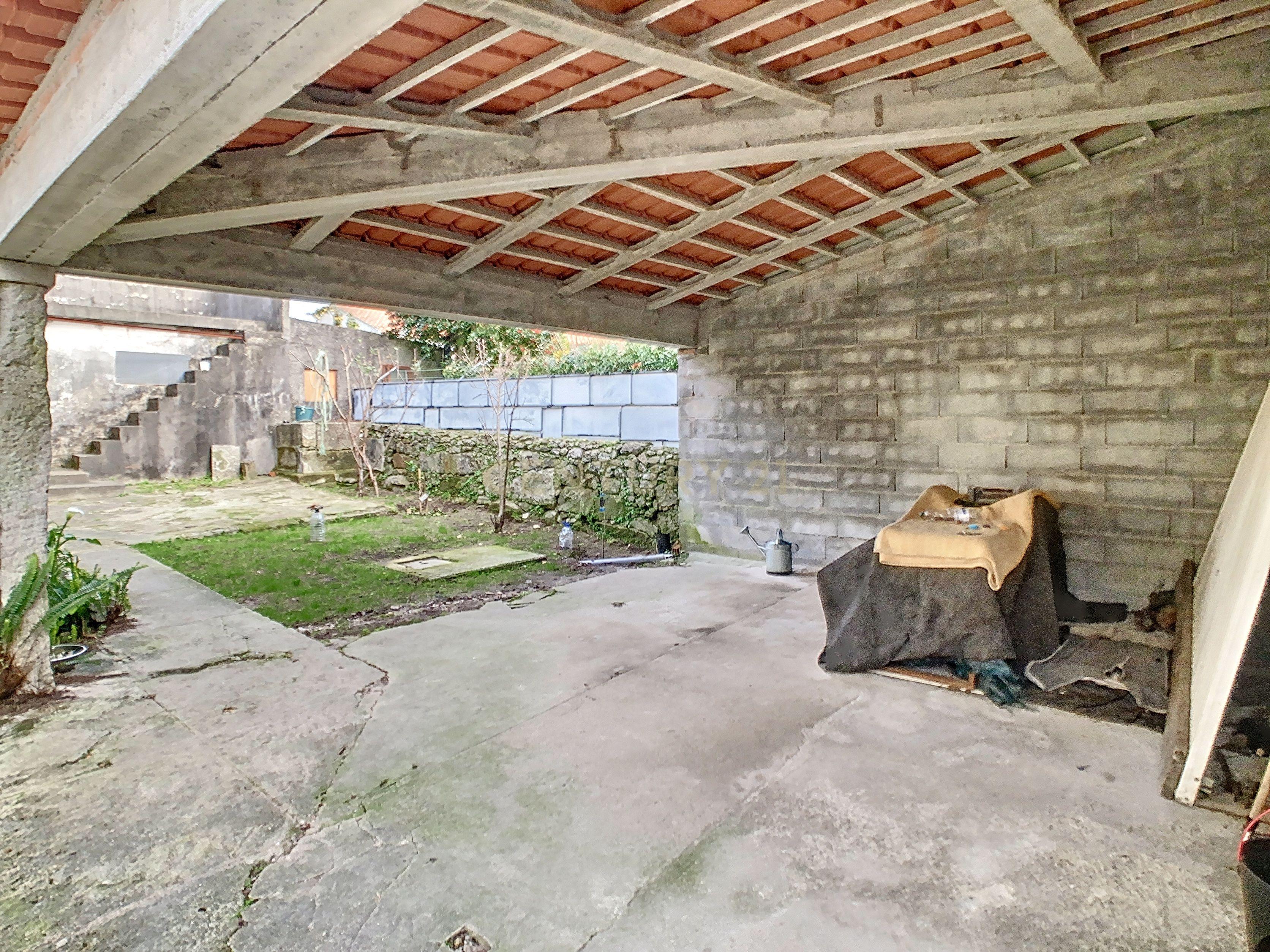 Moradia em Anha para restauro - Image 4