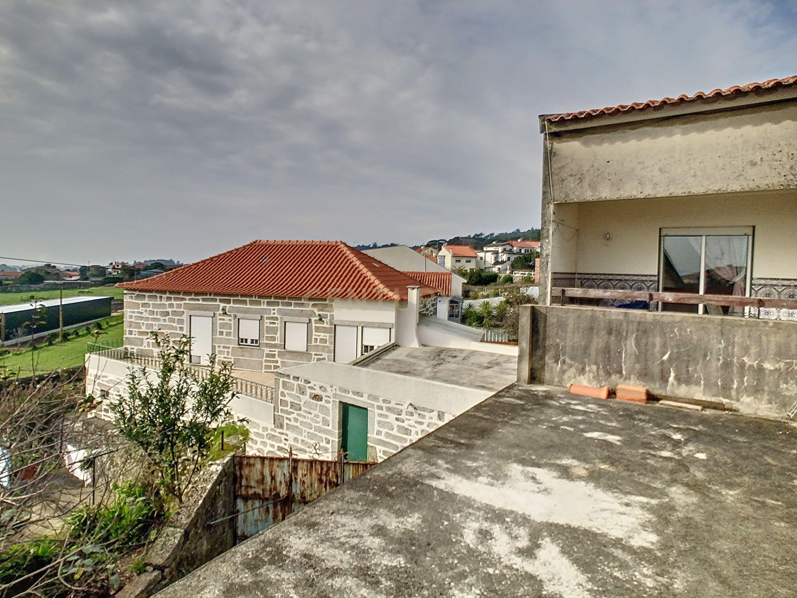 Moradia em Anha para restauro - Image 26