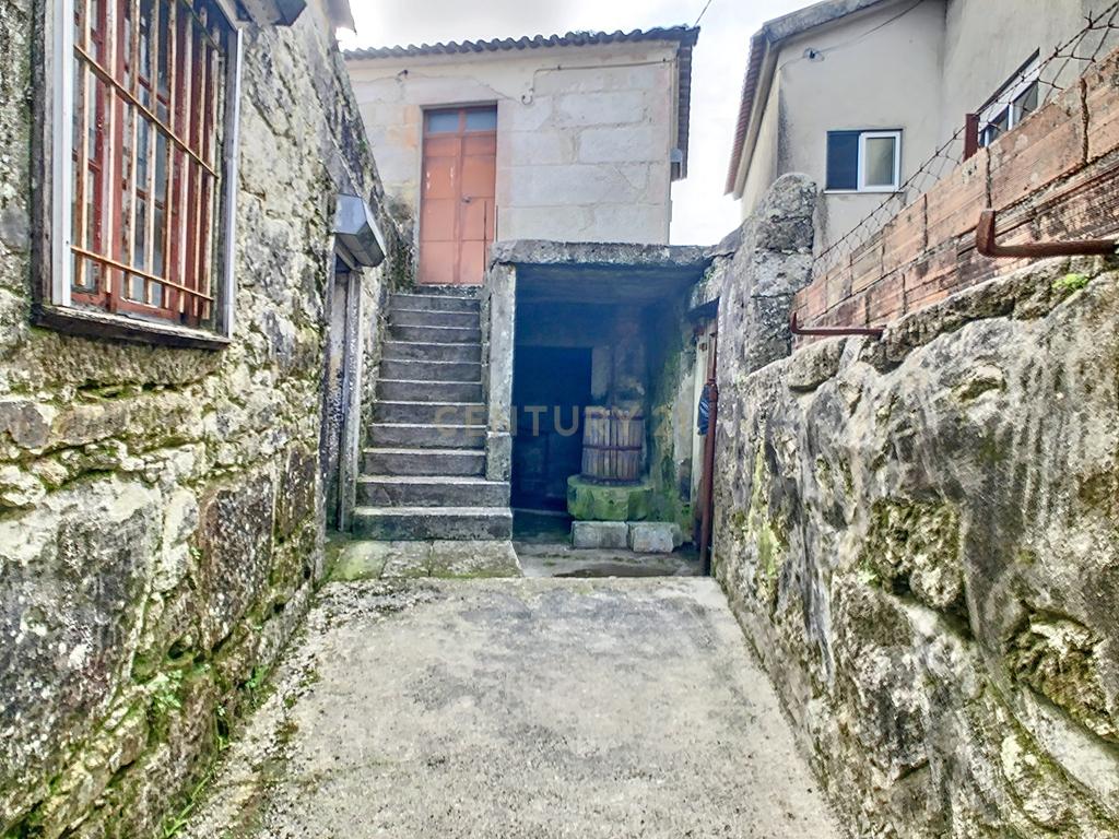 Moradia em Anha para restauro - Image 16
