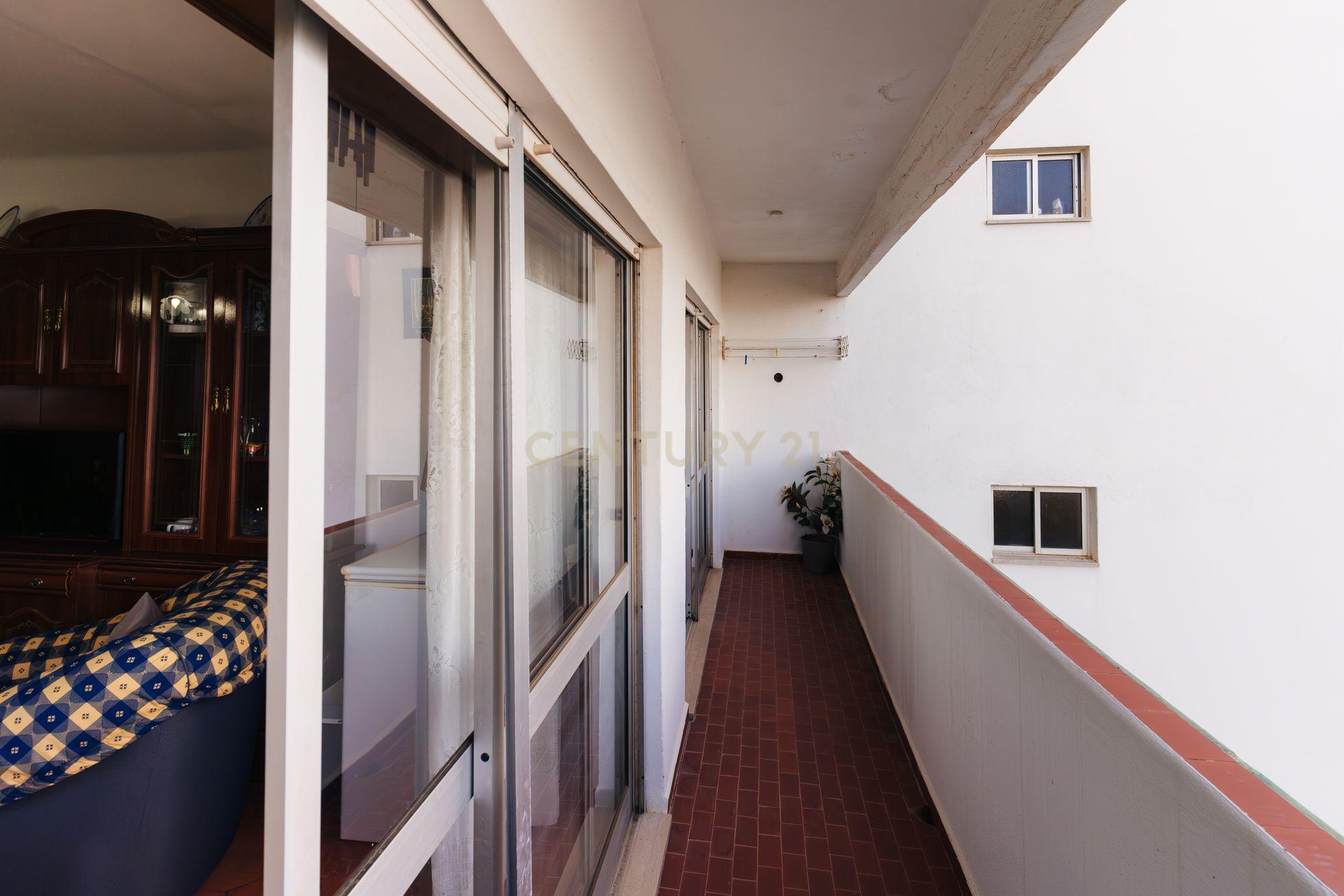 Apartamento T1 Quarteira a 8 minutos da praia - Image 8