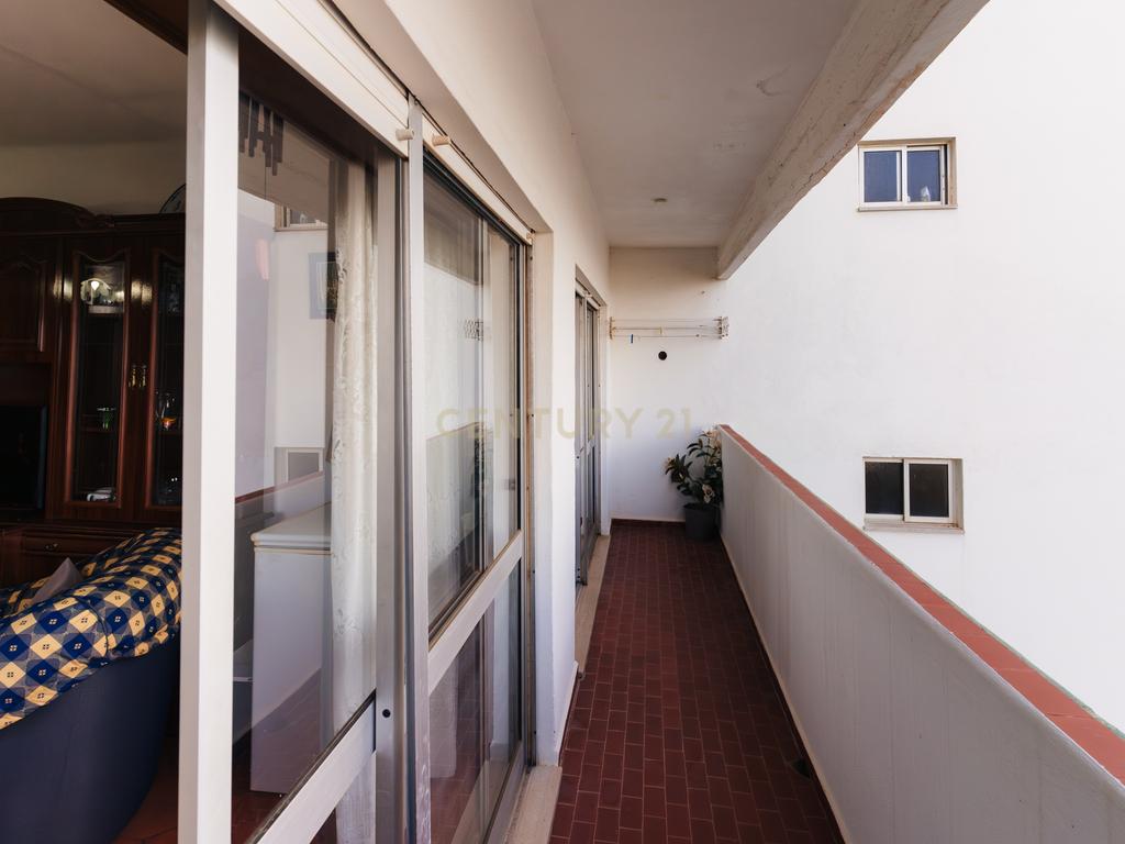 Apartamento T1 Quarteira a 8 minutos da praia - Image 8