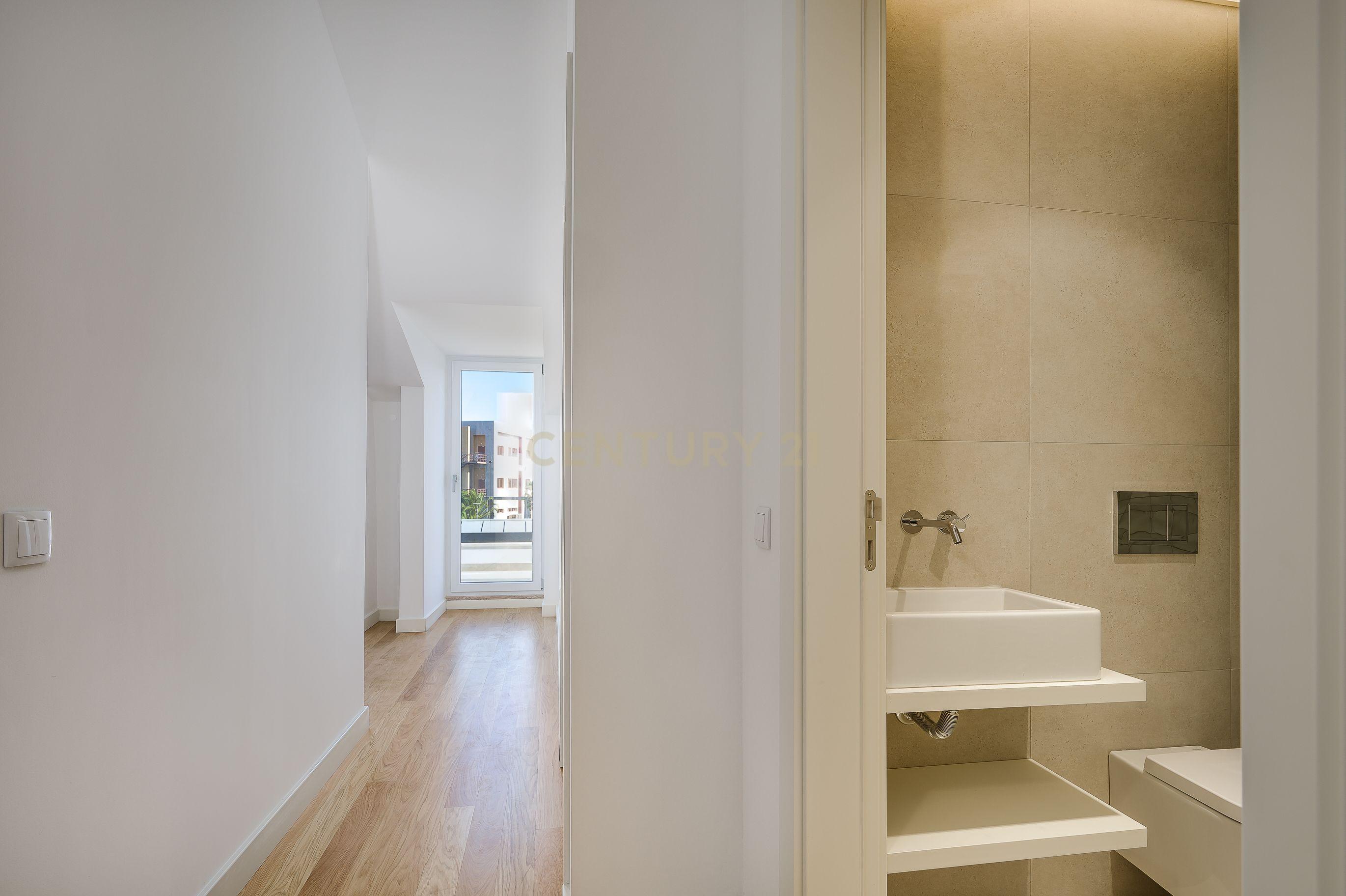Apartamento novo de qualidade superior, do novo condomínio VENTEIRA 911 - Image 11