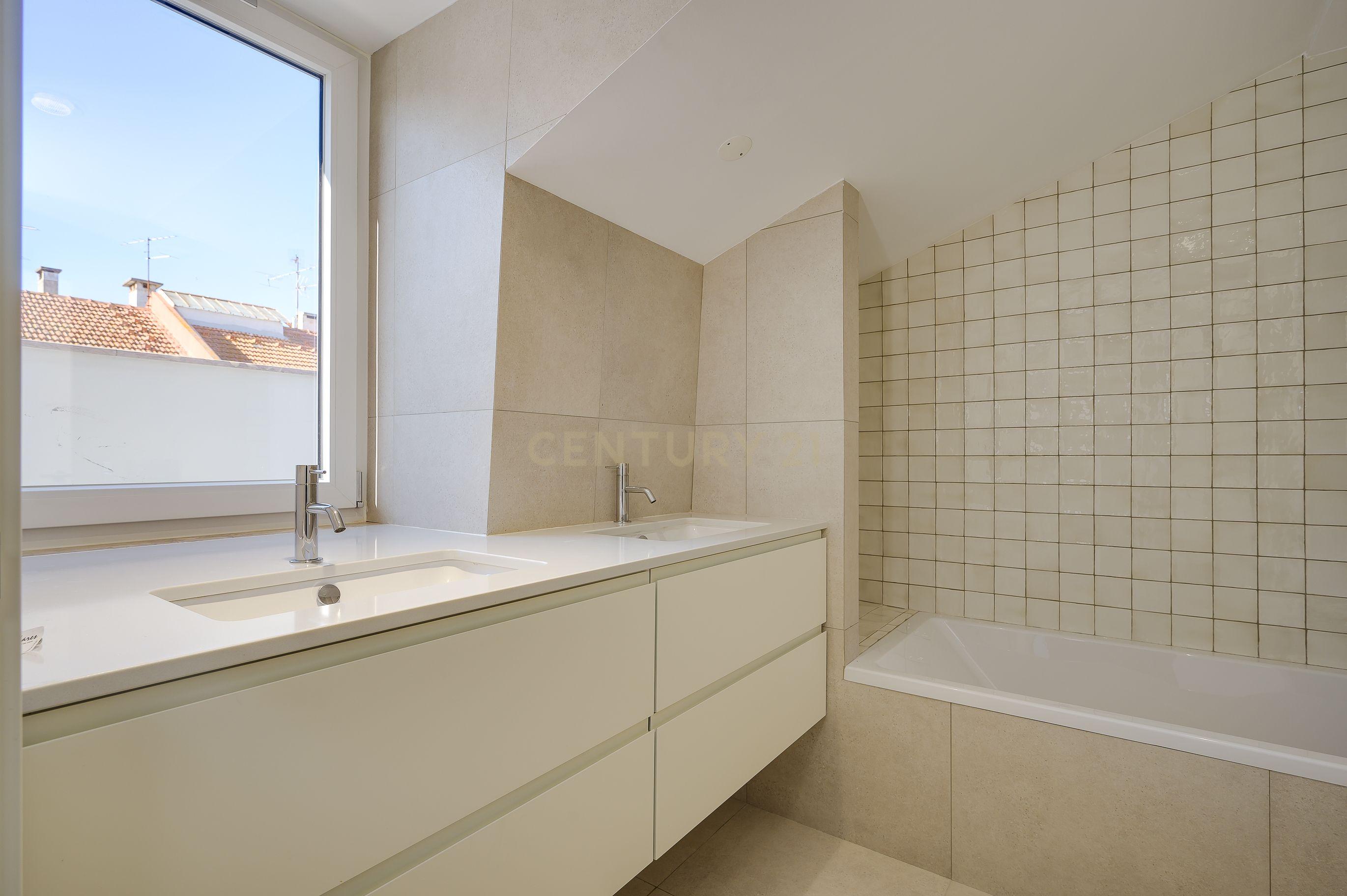 Apartamento novo de qualidade superior, do novo condomínio VENTEIRA 911 - Image 18