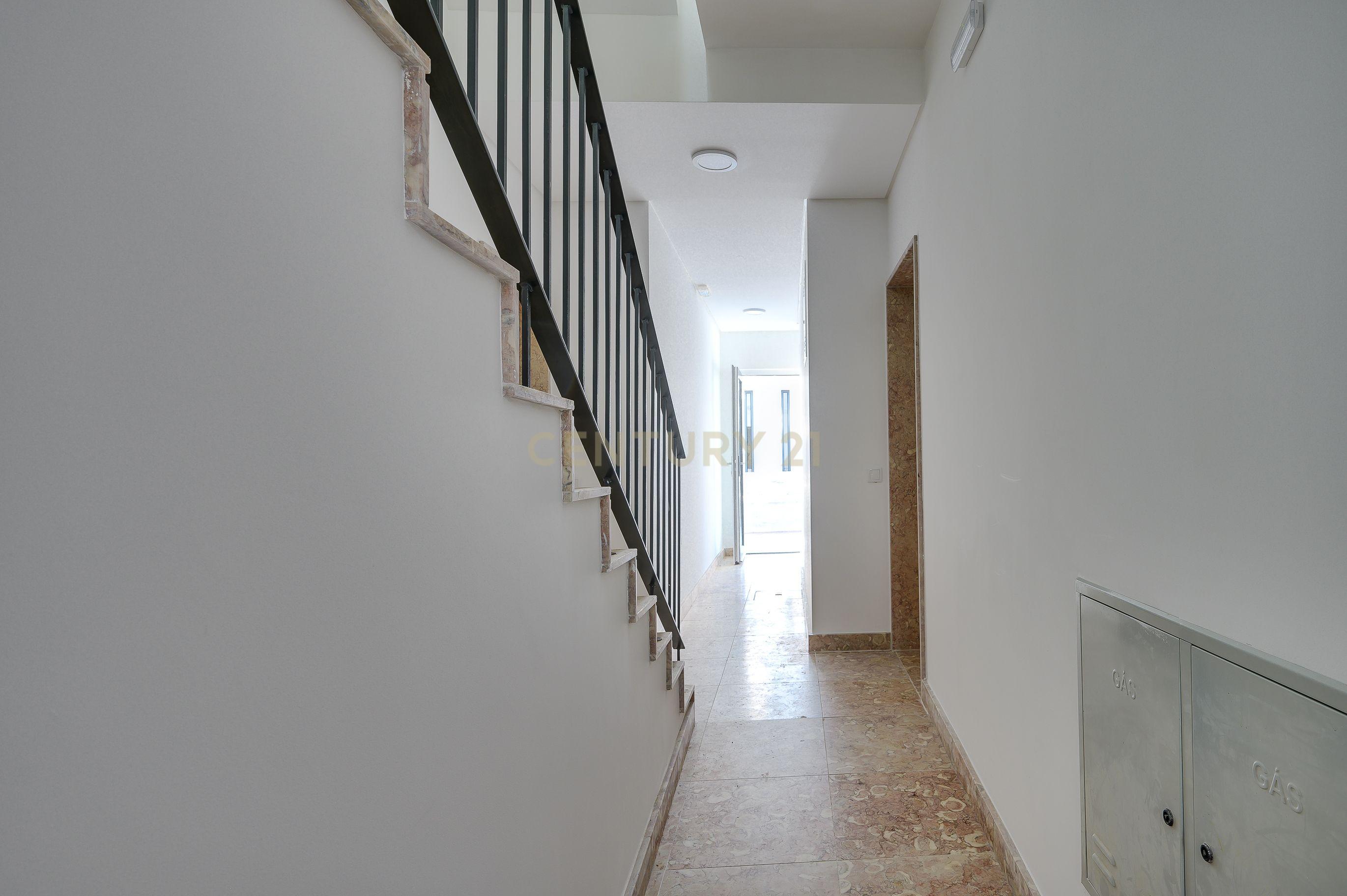 Apartamento novo de qualidade superior, do novo condomínio VENTEIRA 911 - Image 23