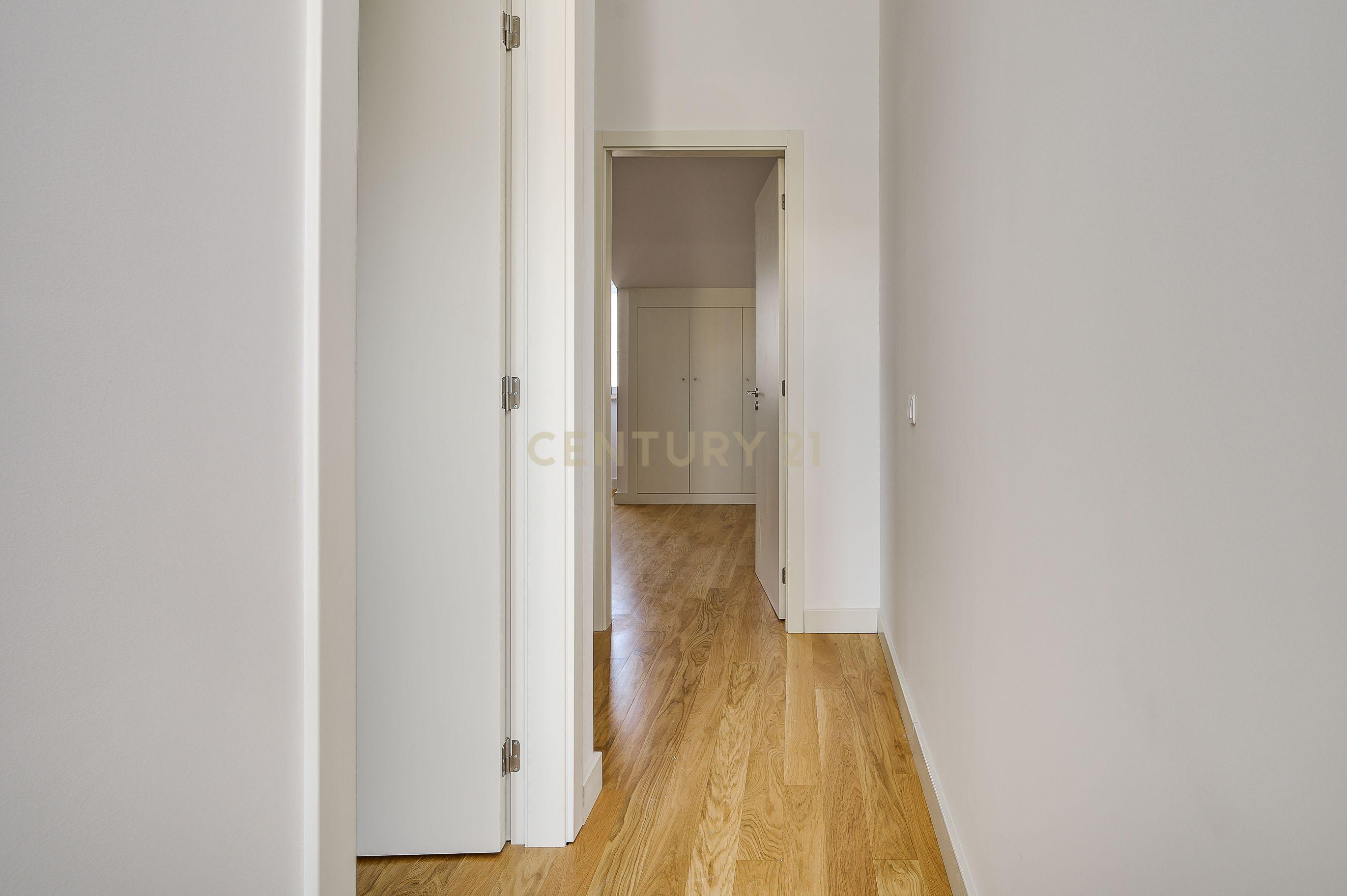 Apartamento novo de qualidade superior, do novo condomínio VENTEIRA 911 - Image 10