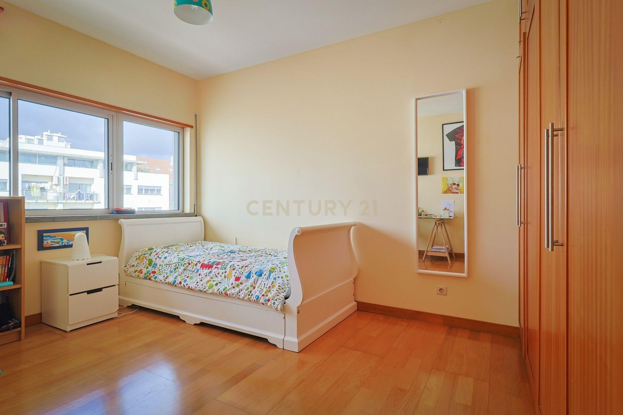 Apartamento T4 duplex, com garagem numa das Avenidas mais prestigiadas de Ponta Delgada, Açores - Image 17