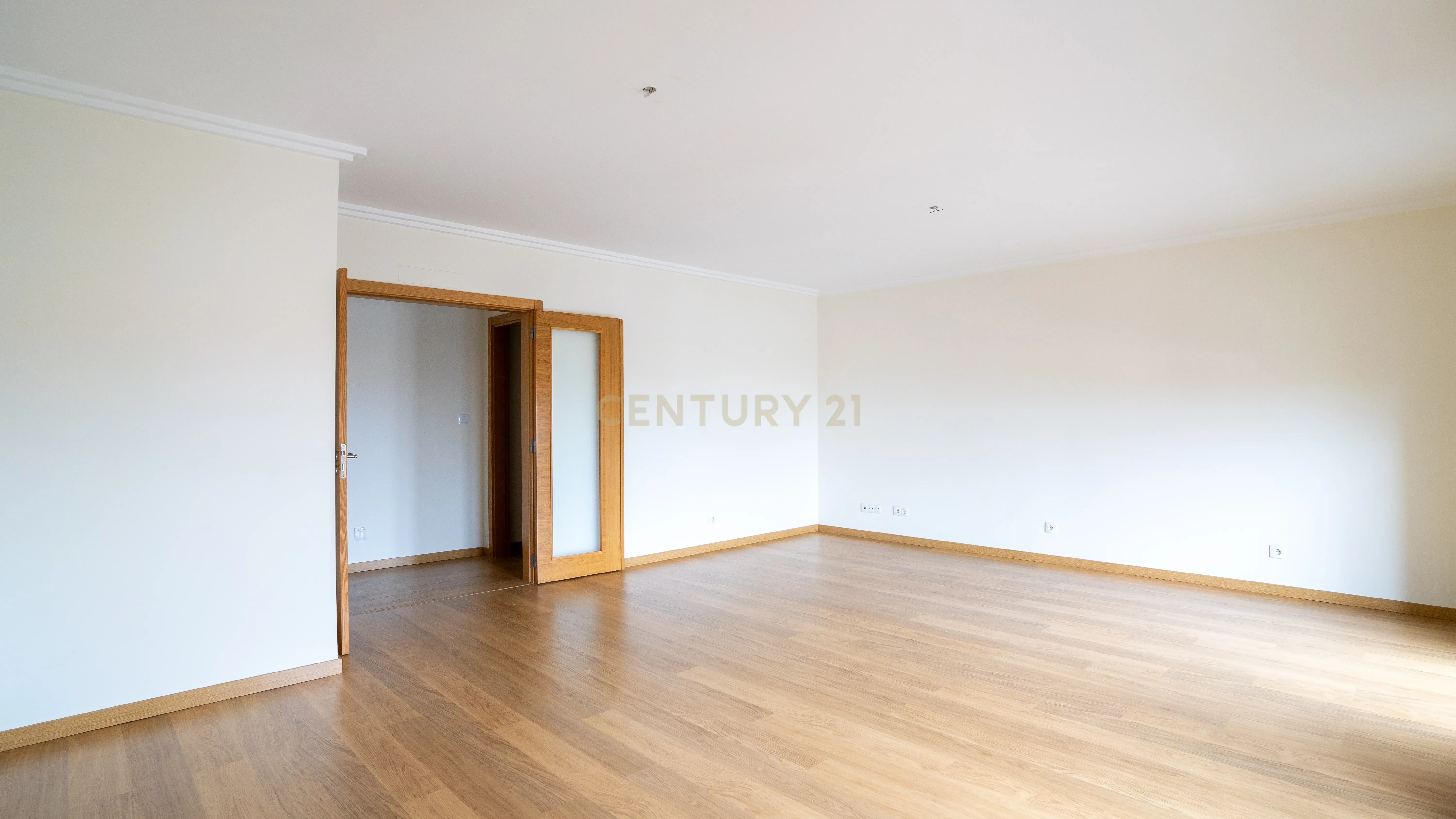 Apartamento T2 Moderno junto ao SPACIO Shopping Olivais - Image 7