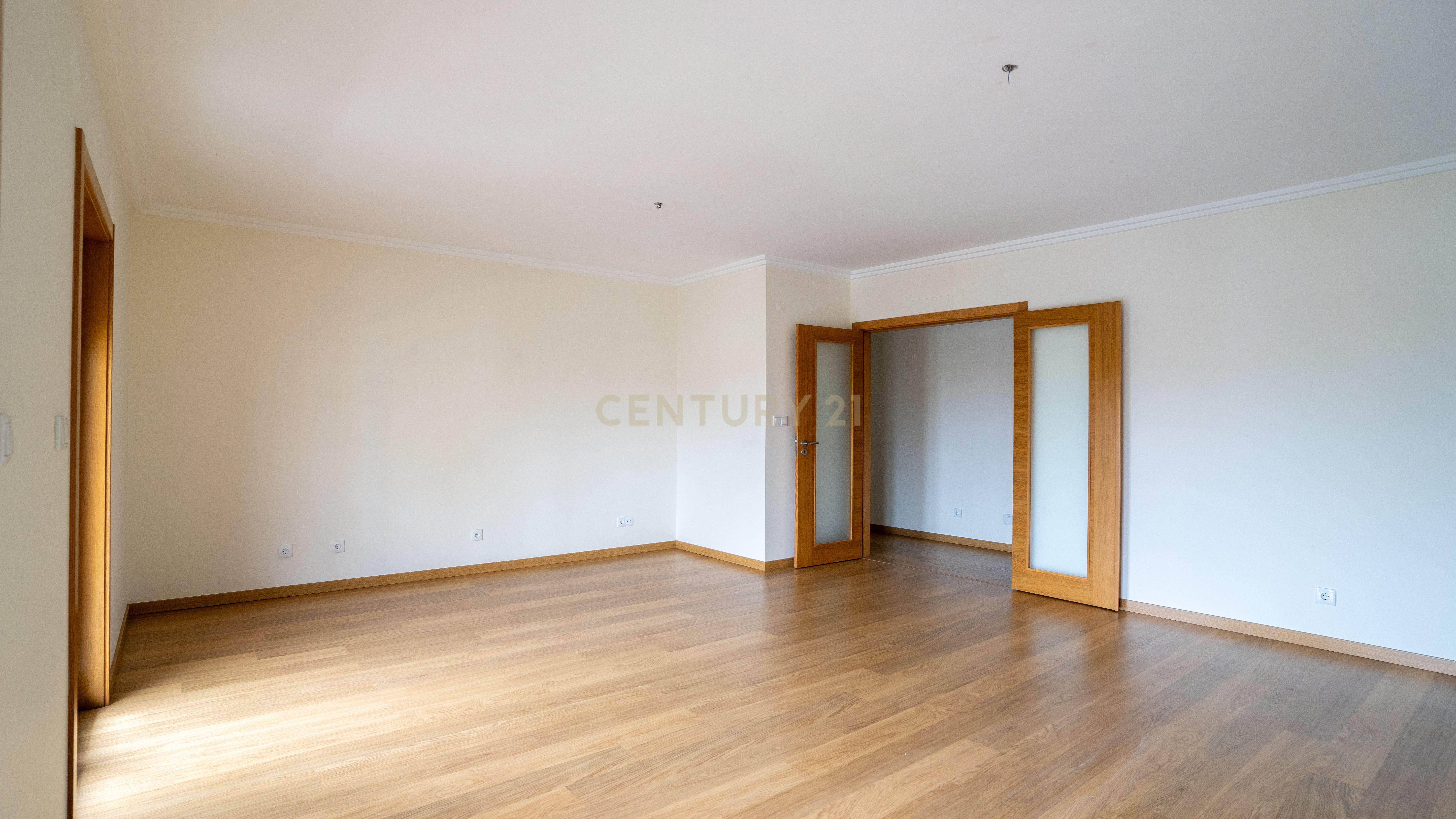 Apartamento T2 Moderno junto ao SPACIO Shopping Olivais - Image 6