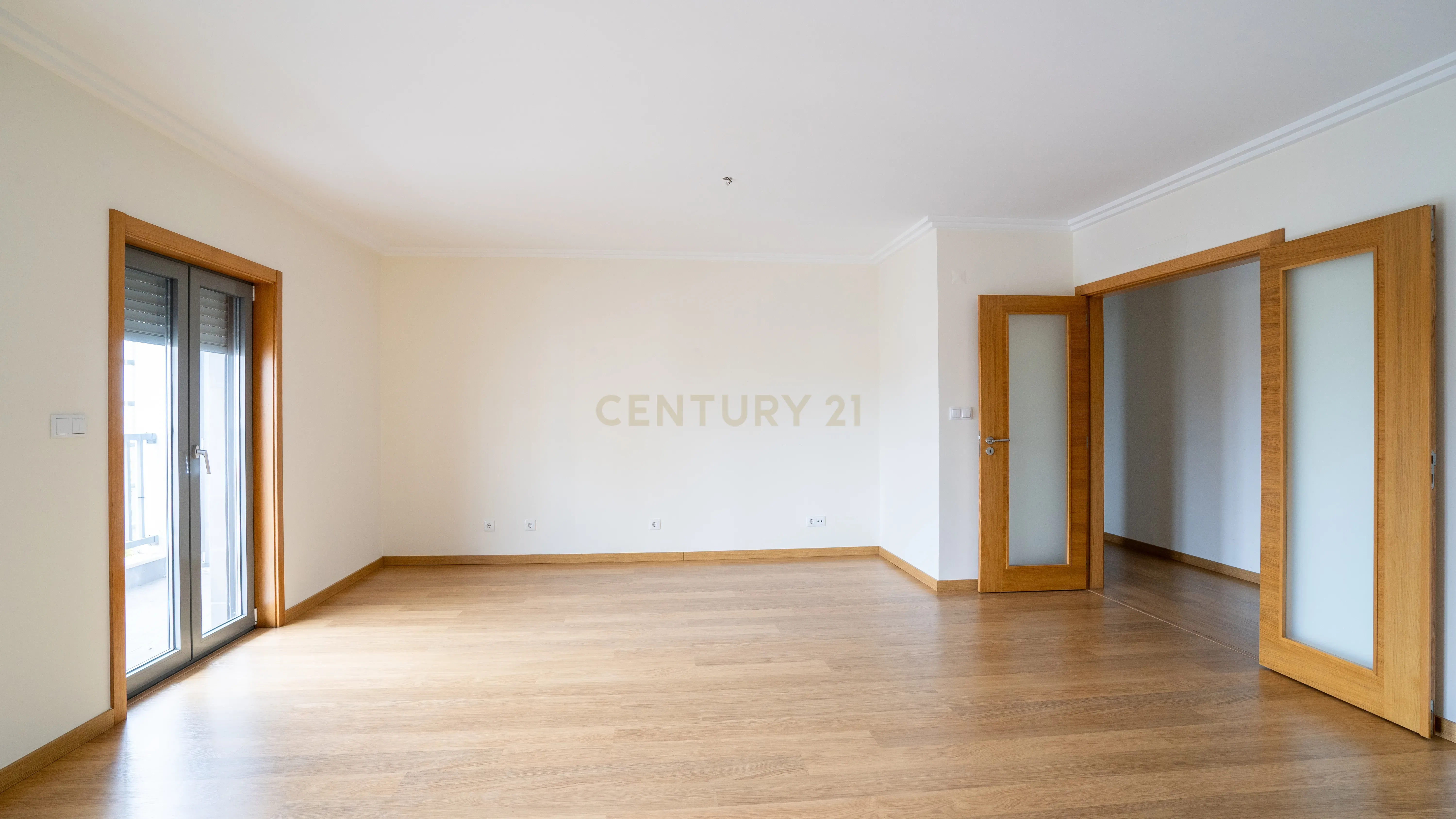 Apartamento T2 Moderno junto ao SPACIO Shopping Olivais - Image 8
