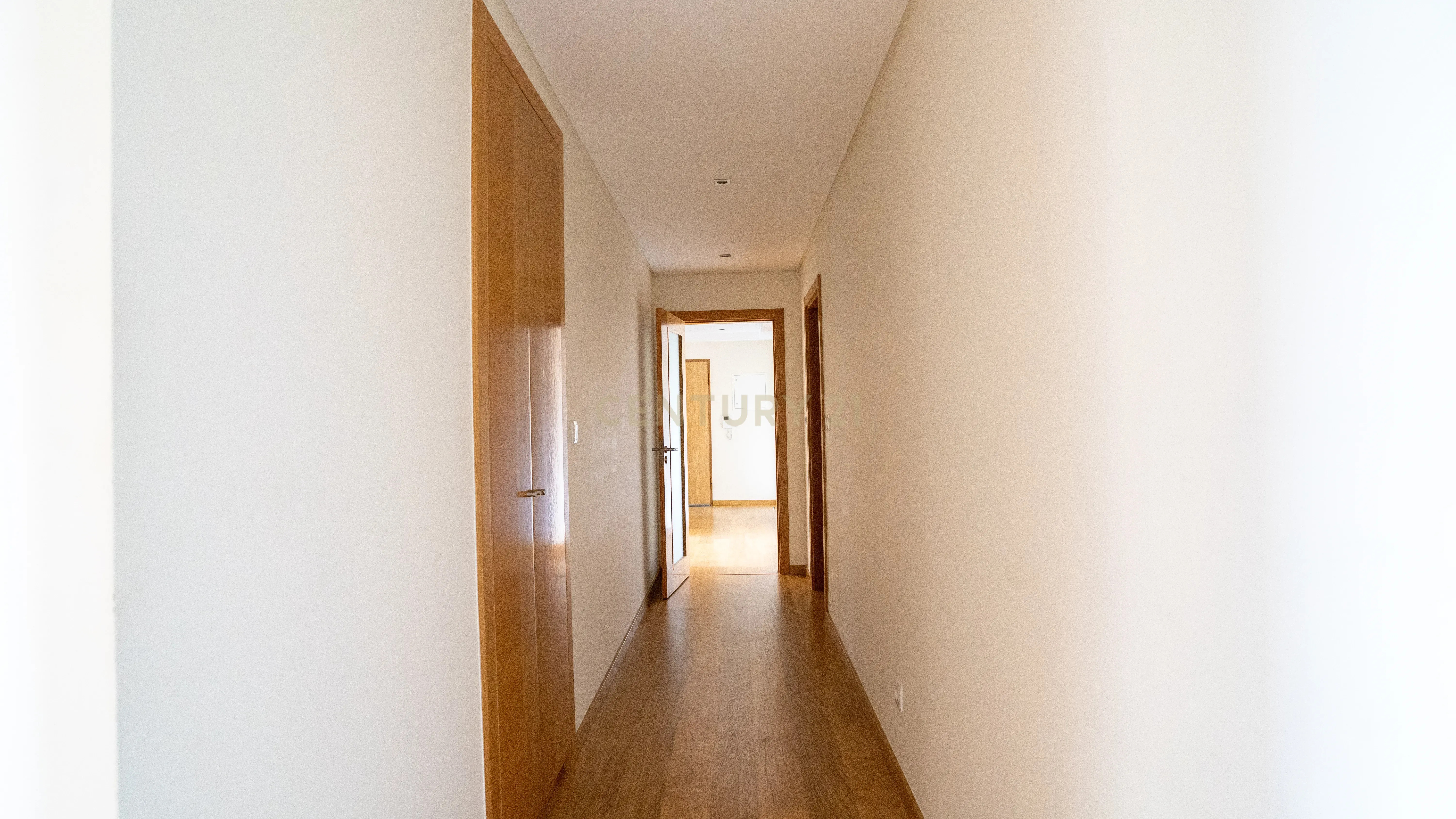 Apartamento T2 Moderno junto ao SPACIO Shopping Olivais - Image 9